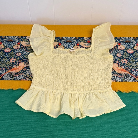 Chic Yellow Ruffle Blouse - Picture 5 of 8